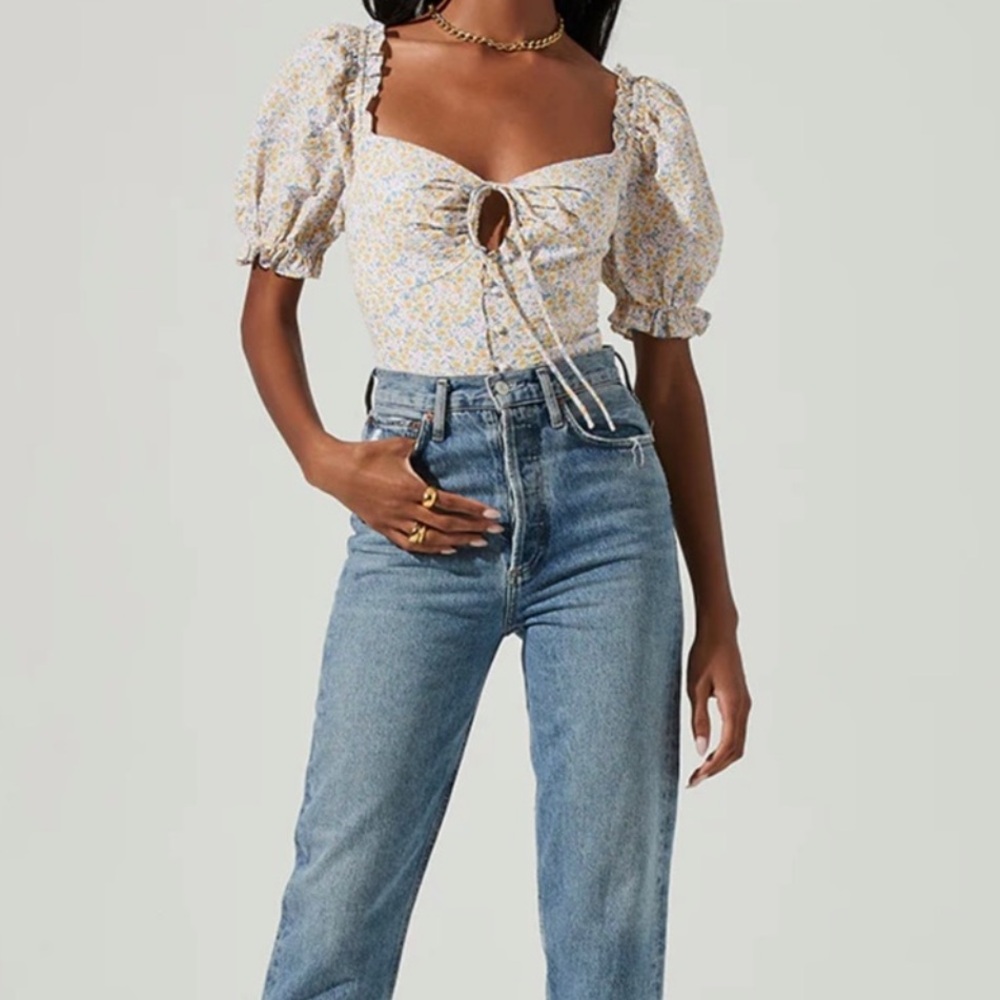 ASTR The Label Lace Up Floral Tie Front Puff Sleeve Top
Pink yellow floral / S